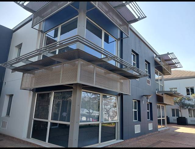 1,014M² OFFICE TO LET IN BRYANSTON